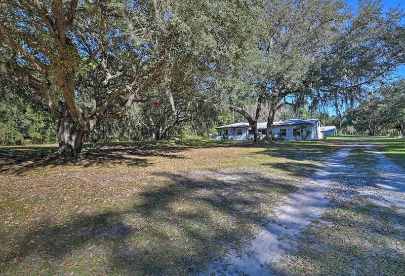 Central Florida Escape On 5 Acres W/ Grill & Pool!