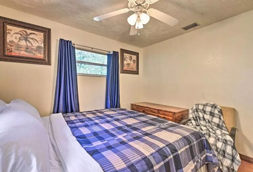 Central Florida Escape On 5 Acres W/ Grill & Pool!