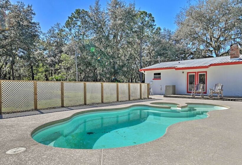 Central Florida Escape On 5 Acres W/ Grill & Pool!