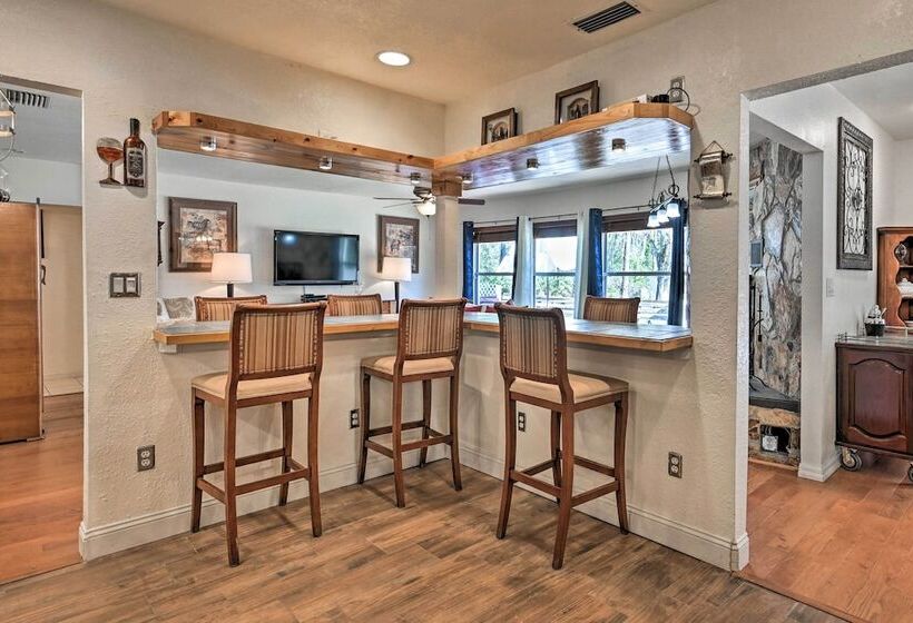 Central Florida Escape On 5 Acres W/ Grill & Pool!