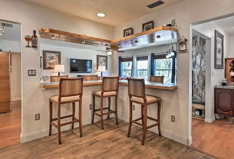 Central Florida Escape On 5 Acres W/ Grill & Pool!