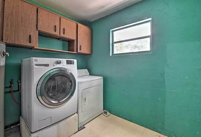 Central Florida Escape On 5 Acres W/ Grill & Pool!