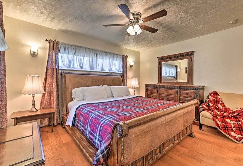 Central Florida Escape On 5 Acres W/ Grill & Pool!