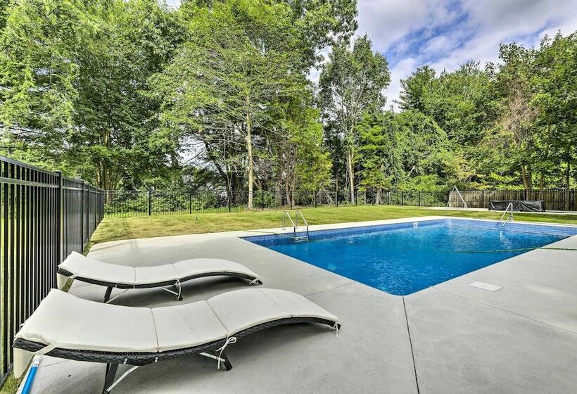 Charming Madison Retreat ~ 3 Mi To Beaches!