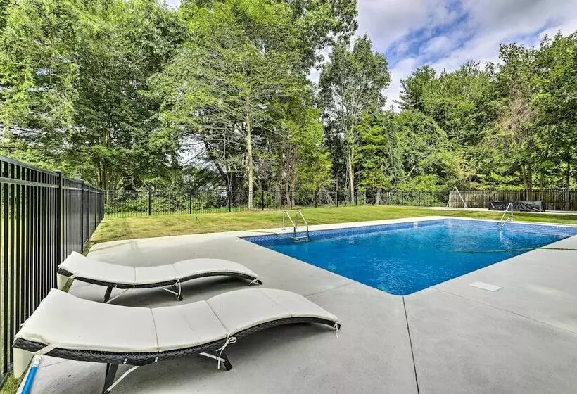 Charming Madison Retreat ~ 3 Mi To Beaches!