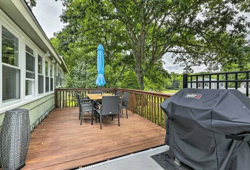 Charming Madison Retreat ~ 3 Mi To Beaches!