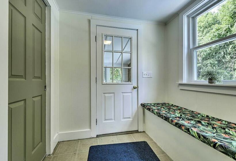 Charming Madison Retreat ~ 3 Mi To Beaches!