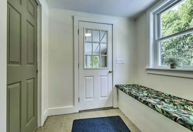 Charming Madison Retreat ~ 3 Mi To Beaches!