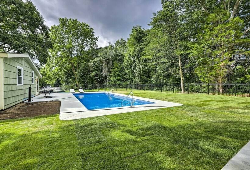 Charming Madison Retreat ~ 3 Mi To Beaches!