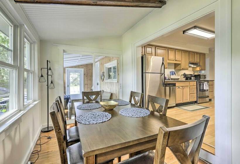 Charming Madison Retreat ~ 3 Mi To Beaches!