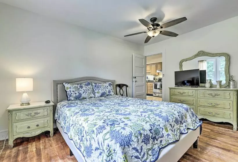 Charming Madison Retreat ~ 3 Mi To Beaches!