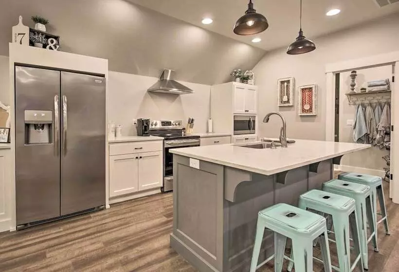 Chic Farmhouse W/ Creek In Heart Of Wine Country!