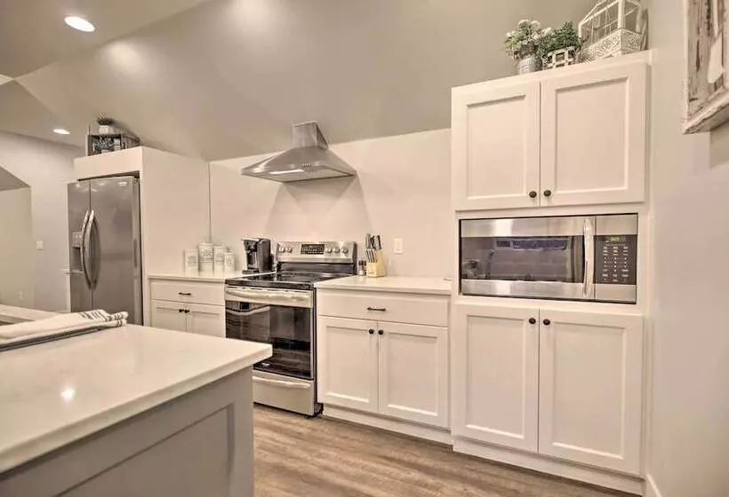 Chic Farmhouse W/ Creek In Heart Of Wine Country!