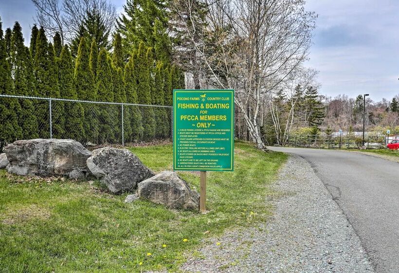 Welcoming Poconos Retreat W/ Deck & Pool Access