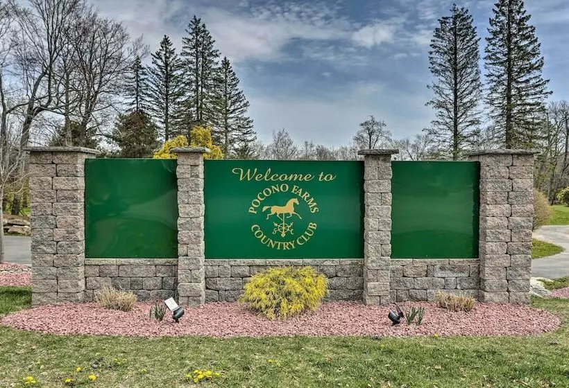 Welcoming Poconos Retreat W/ Deck & Pool Access