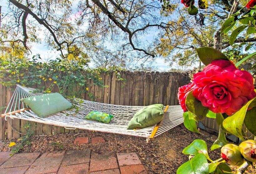 Colorful Pensacola Oasis: 1 Block To Bayview Park!