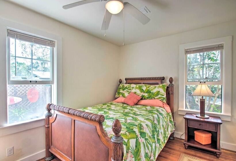 Colorful Pensacola Oasis: 1 Block To Bayview Park!