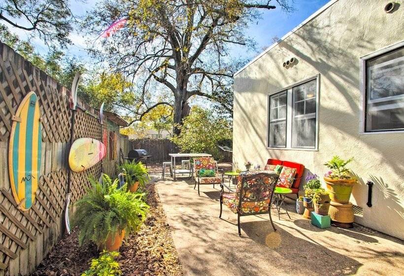 Colorful Pensacola Oasis: 1 Block To Bayview Park!
