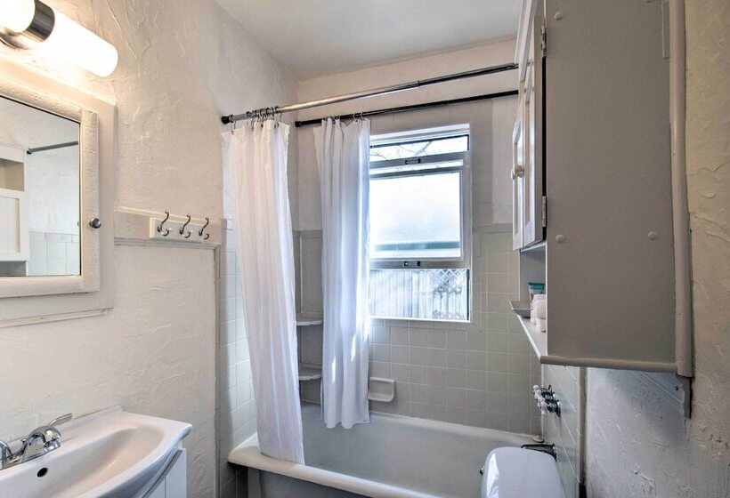 Colorful Pensacola Oasis: 1 Block To Bayview Park!