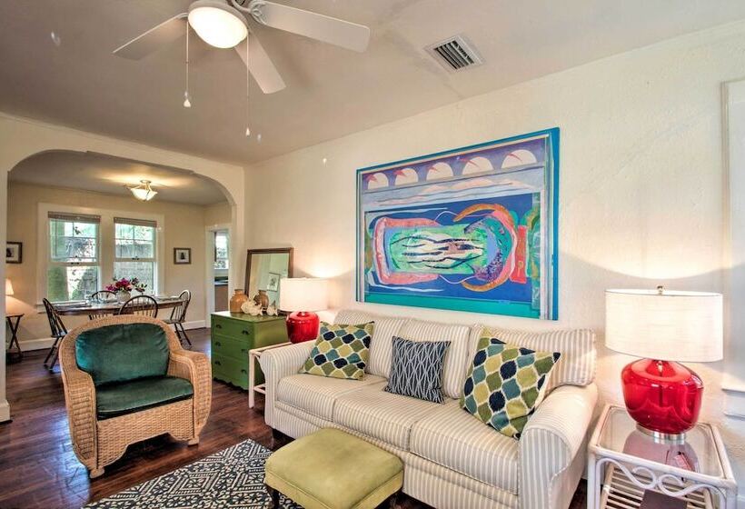 Colorful Pensacola Oasis: 1 Block To Bayview Park!