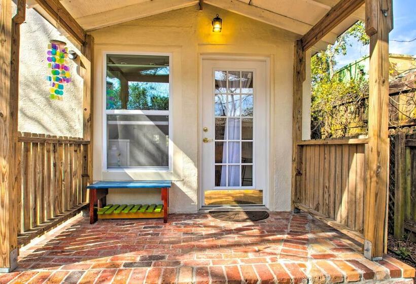 Colorful Pensacola Oasis: 1 Block To Bayview Park!