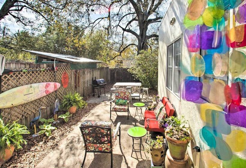 Colorful Pensacola Oasis: 1 Block To Bayview Park!