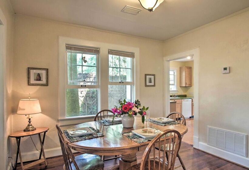 Colorful Pensacola Oasis: 1 Block To Bayview Park!