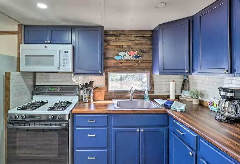 Cozy Lakeside Home W/ Lake & Mountain Views!