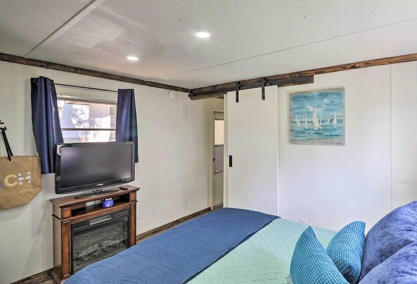 Cozy Lakeside Home W/ Lake & Mountain Views!