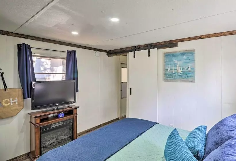 Cozy Lakeside Home W/ Lake & Mountain Views!