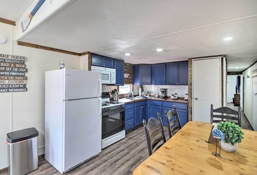 Cozy Lakeside Home W/ Lake & Mountain Views!