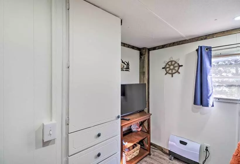 Cozy Lakeside Home W/ Lake & Mountain Views!