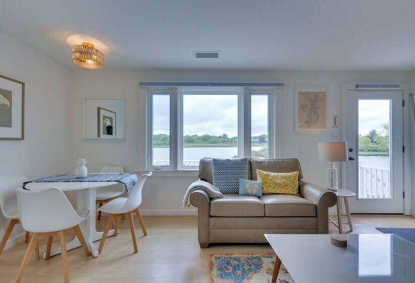 Cozy Narragansett Cottage W/ Dock & Outdoor Shower