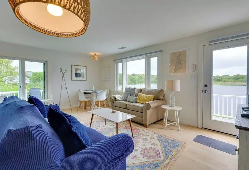 Cozy Narragansett Cottage W/ Dock & Outdoor Shower