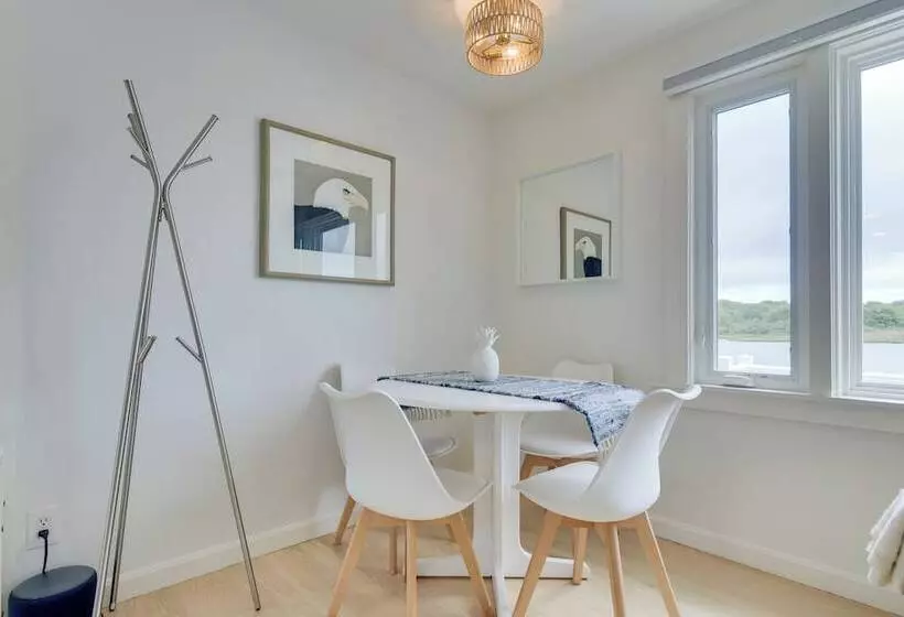 Cozy Narragansett Cottage W/ Dock & Outdoor Shower