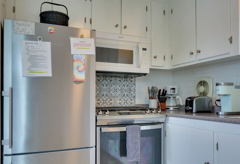 Cozy Narragansett Cottage W/ Dock & Outdoor Shower