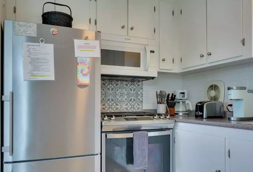 Cozy Narragansett Cottage W/ Dock & Outdoor Shower