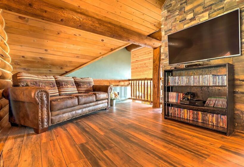 Dreamy Kanab Cabin W/ Hot Tub & Panoramic Views!