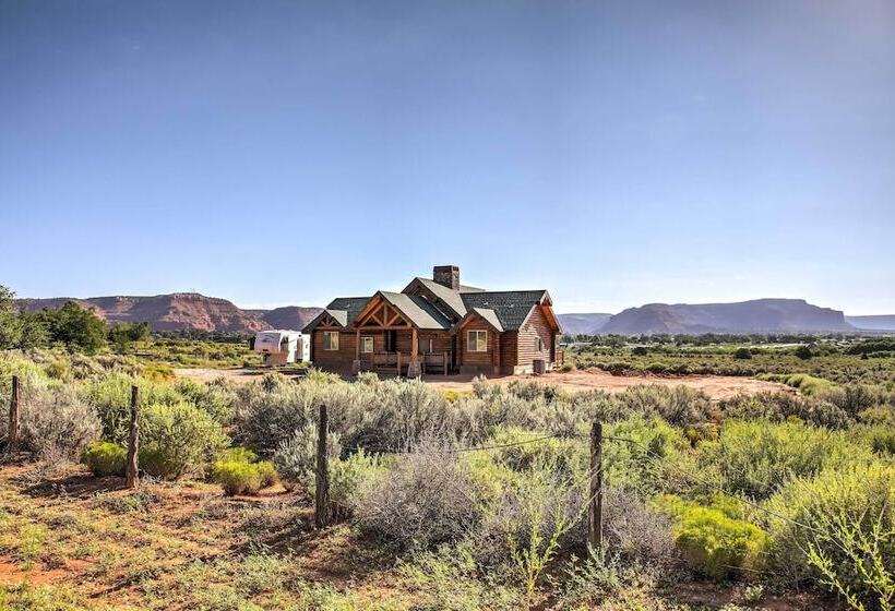 Dreamy Kanab Cabin W/ Hot Tub & Panoramic Views!