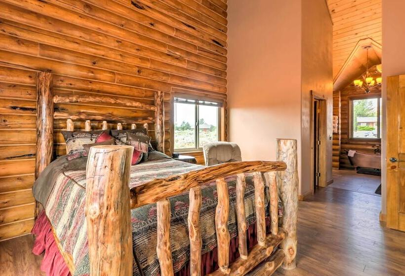Dreamy Kanab Cabin W/ Hot Tub & Panoramic Views!
