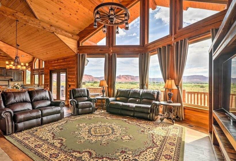 Dreamy Kanab Cabin W/ Hot Tub & Panoramic Views!
