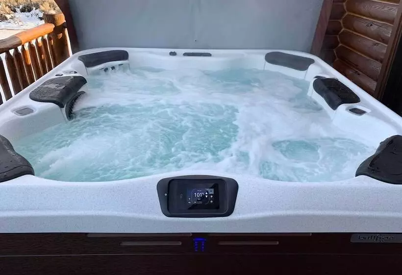 Dreamy Kanab Cabin W/ Hot Tub & Panoramic Views!