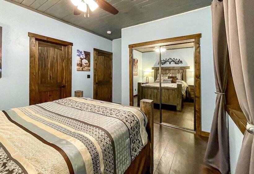 Dreamy Kanab Cabin W/ Hot Tub & Panoramic Views!