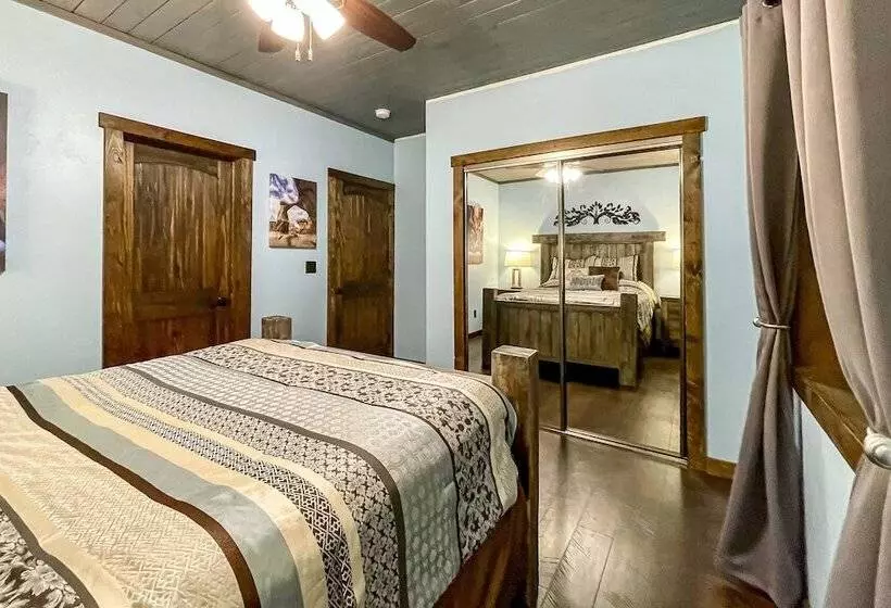 Dreamy Kanab Cabin W/ Hot Tub & Panoramic Views!