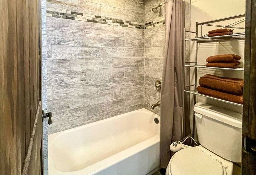 Dreamy Kanab Cabin W/ Hot Tub & Panoramic Views!