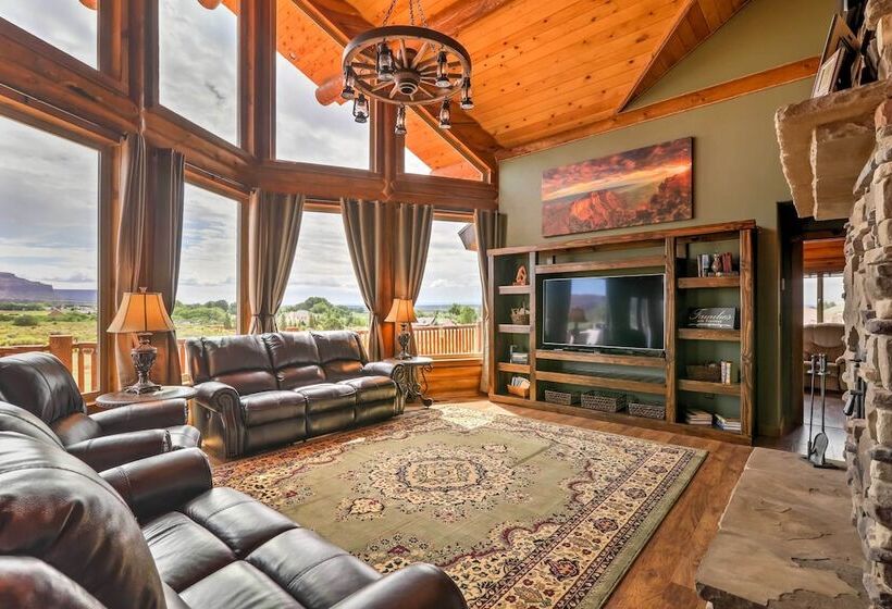 Dreamy Kanab Cabin W/ Hot Tub & Panoramic Views!
