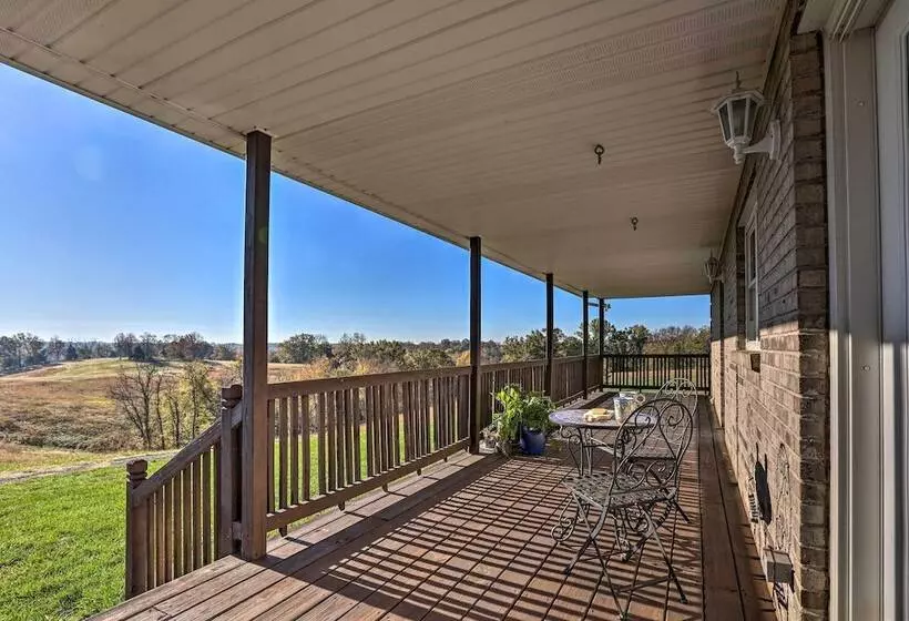 Family Farmhouse On 160 Acre Ranch W/ Hiking Trail