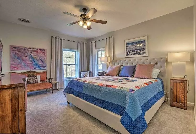 Family Farmhouse On 160 Acre Ranch W/ Hiking Trail