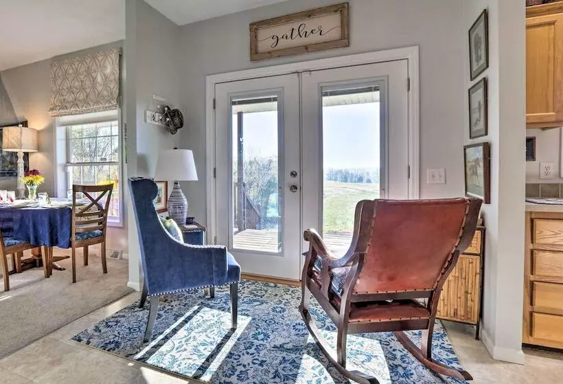 Family Farmhouse On 160 Acre Ranch W/ Hiking Trail