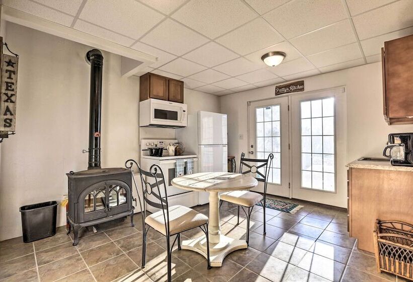 Family Farmhouse On 160 Acre Ranch W/ Hiking Trail